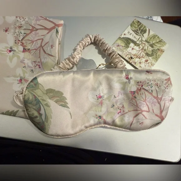 NWT AERIN X Colefax and Fowler ELOISE Silk Sleep Mask And Silk Drawstring Bag - Picture 5 of 13
